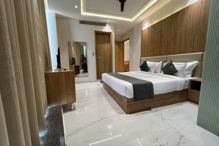 Room 6 of 20