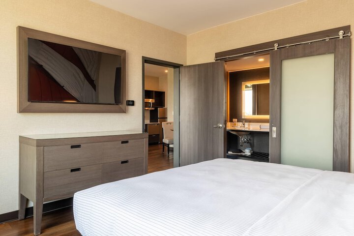 Room 13 of 34
