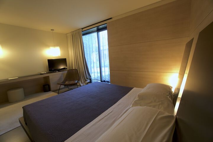 Room 17 of 32