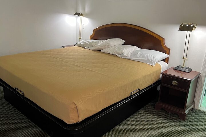 1 King Bed (21 of 27)