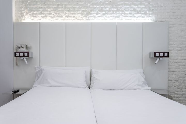 Room 10 of 99