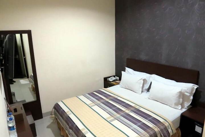 Room 14 of 19