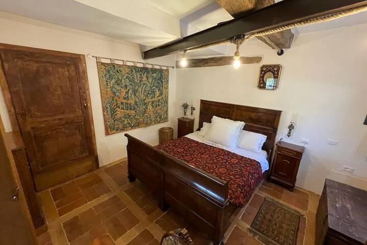 Room 4 of 37