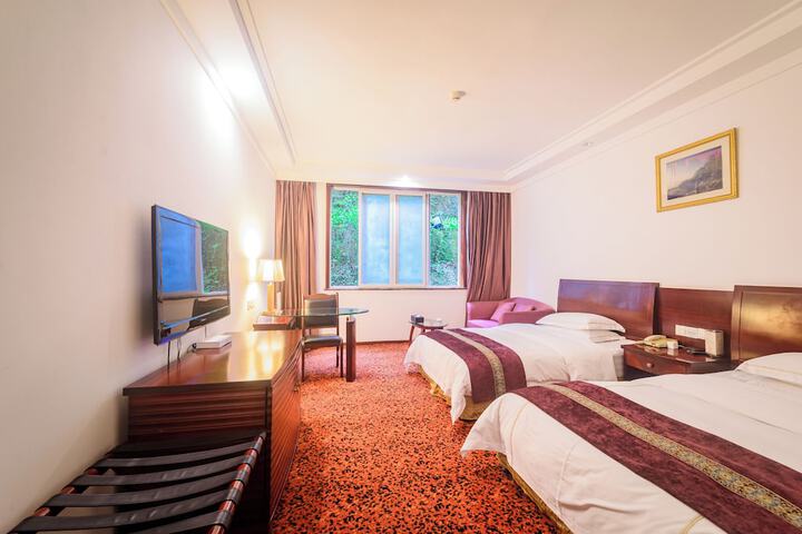 Room 7 of 32