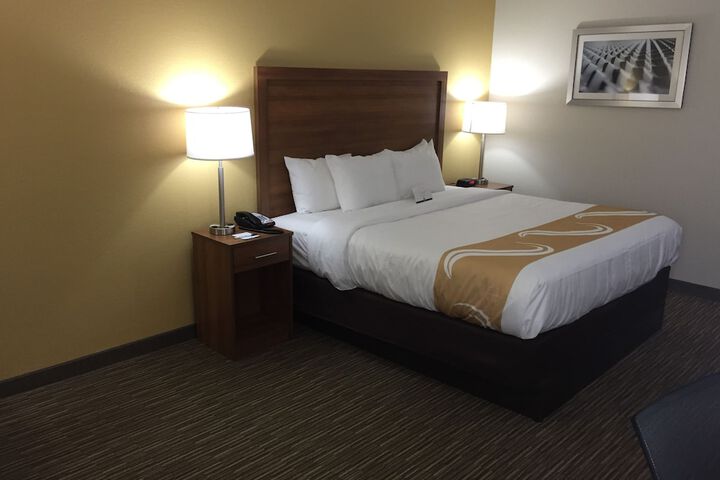 1 King Bed (5 of 16)