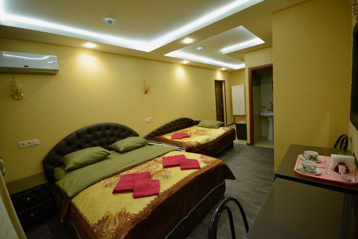 Room 13 of 33