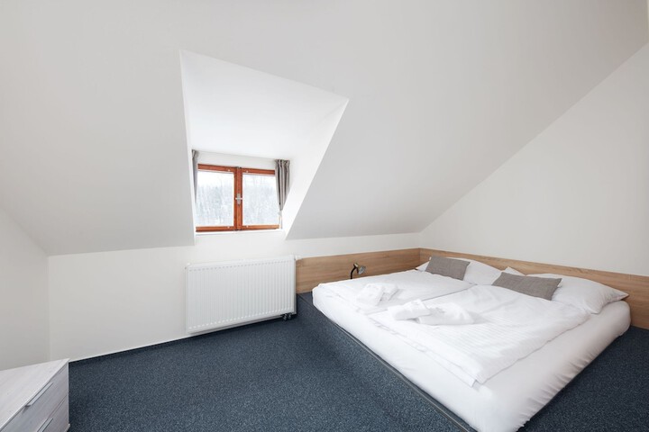 Room 7 of 83