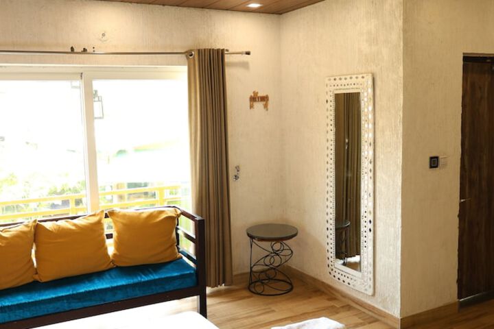 Room 4 of 35