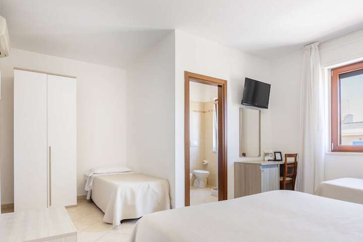 Room 32 of 125