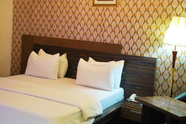 Room 8 of 22