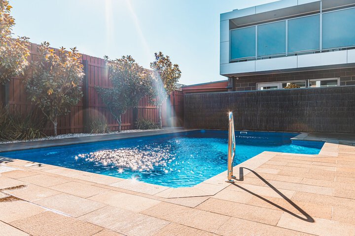 Pool 16 of 33