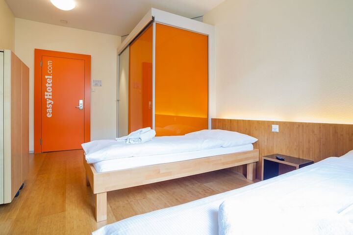 Room 3 of 28