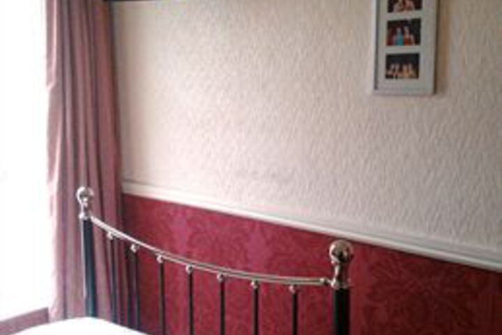 Room 5 of 16