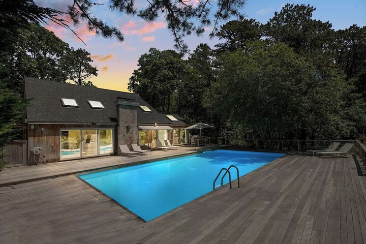 Pool 19 of 25