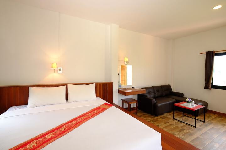 Room 9 of 32