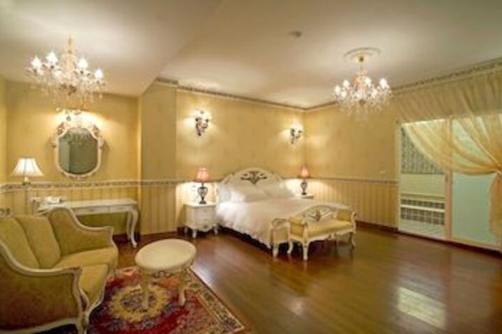 Room 8 of 23