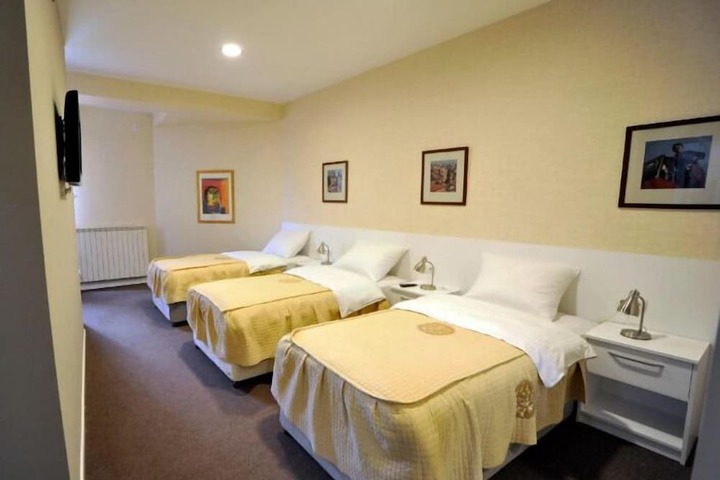 Room 3 of 9
