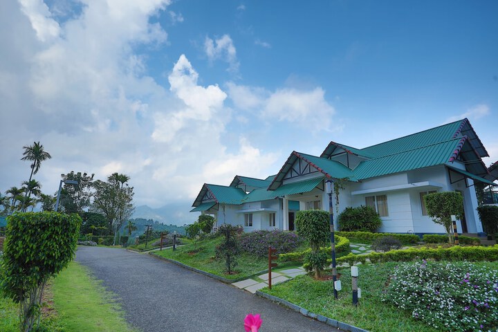 Hotel Exterior 76 of 92