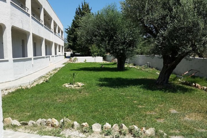 Hotel Exterior 36 of 51