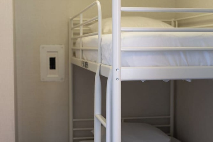 Room 7 of 105