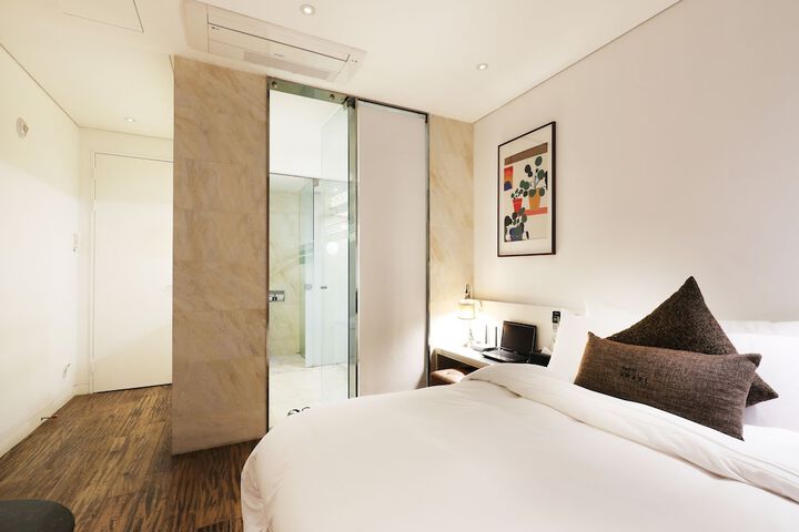 Room 7 of 51