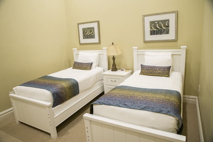 2 Queen Beds River View (25 of 31)