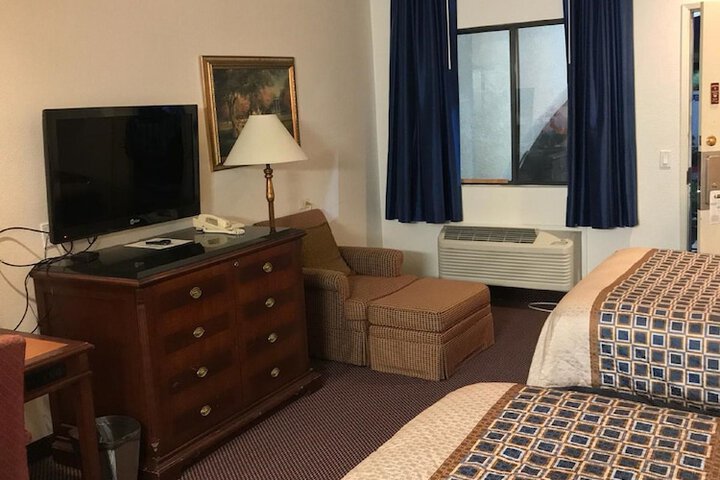 2 Double Beds Accessible (20 of 24)