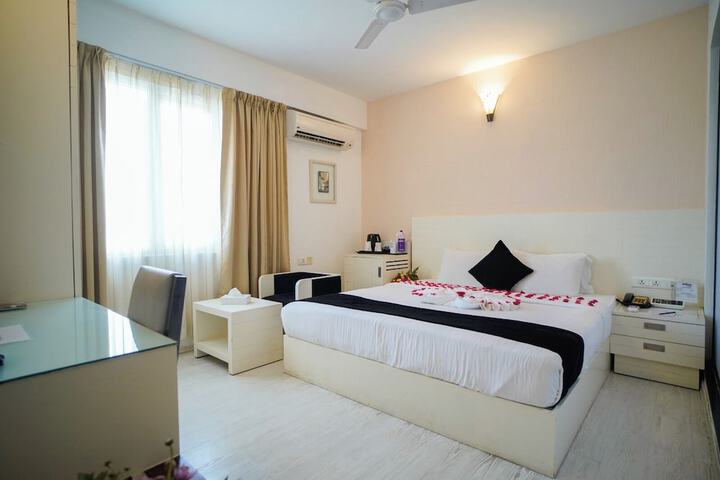 Room 6 of 14