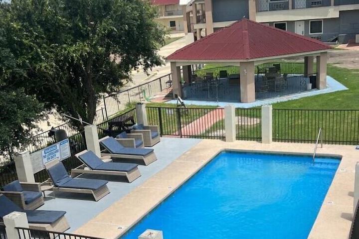 Pool 14 of 16