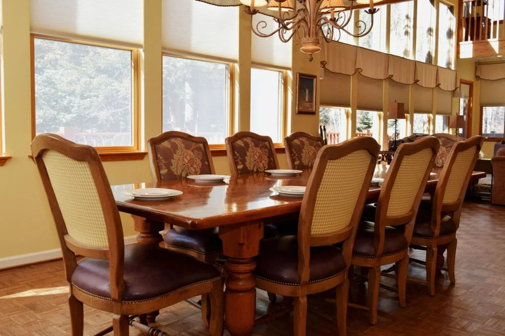 Dining 18 of 20