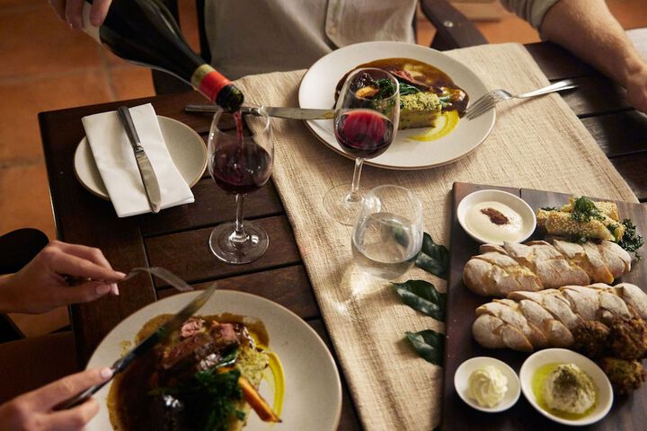 Dining 32 of 36