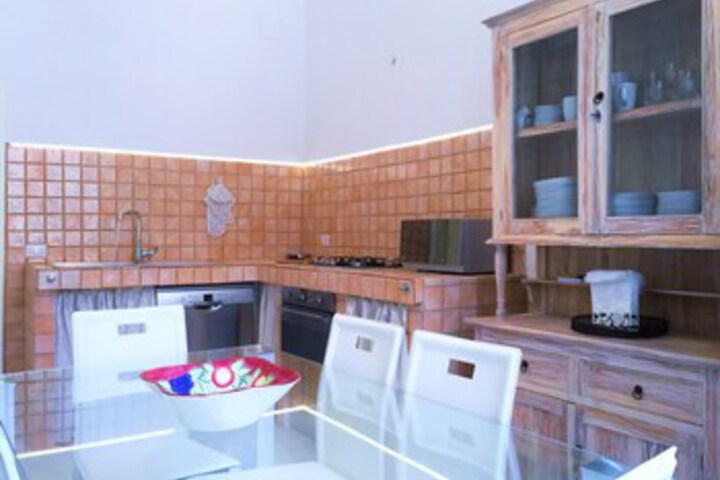 Room 5 of 9