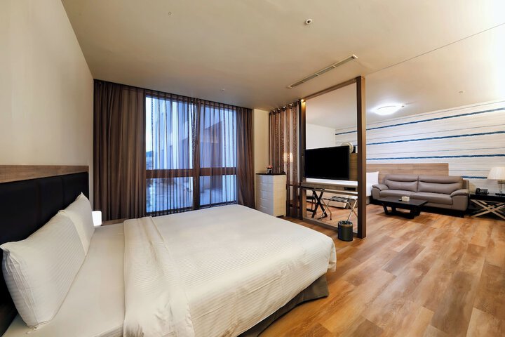Room 44 of 155