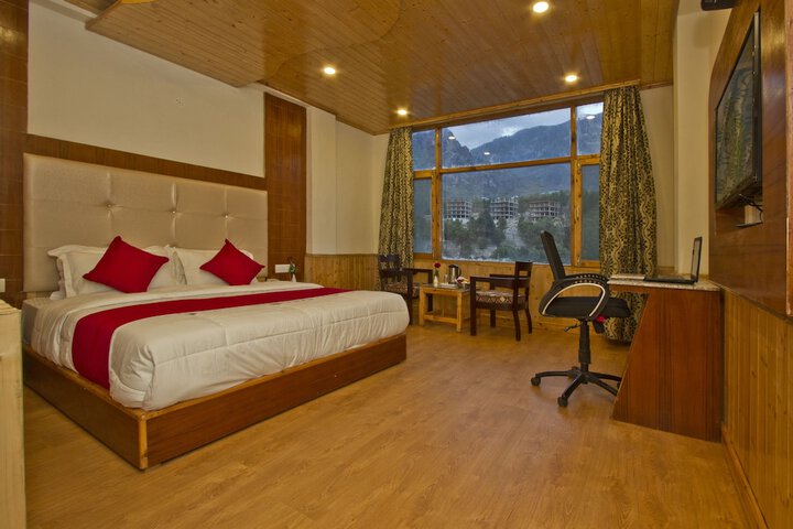 Room 4 of 32