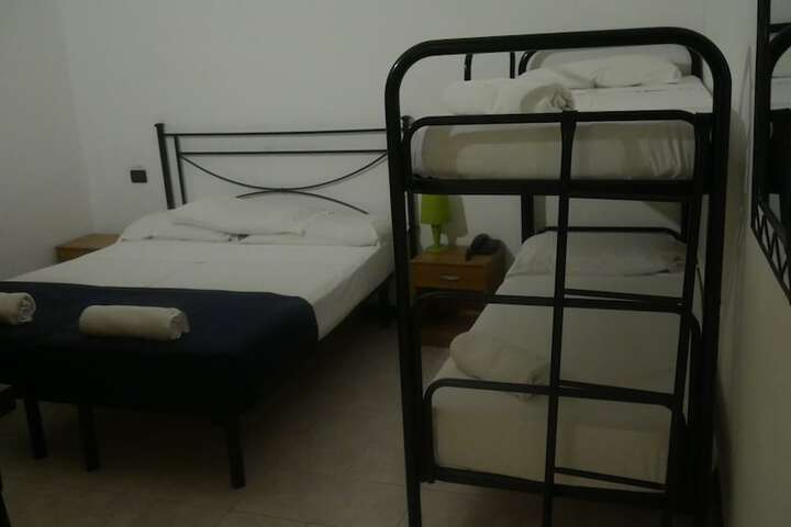 Room 11 of 28