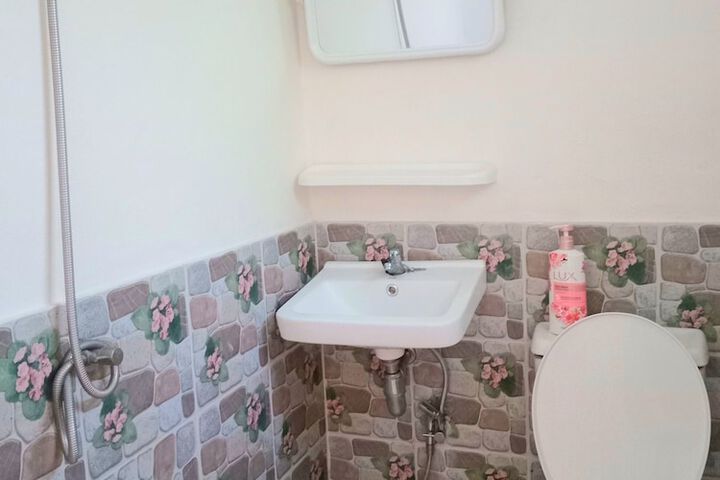 Room 9 of 16
