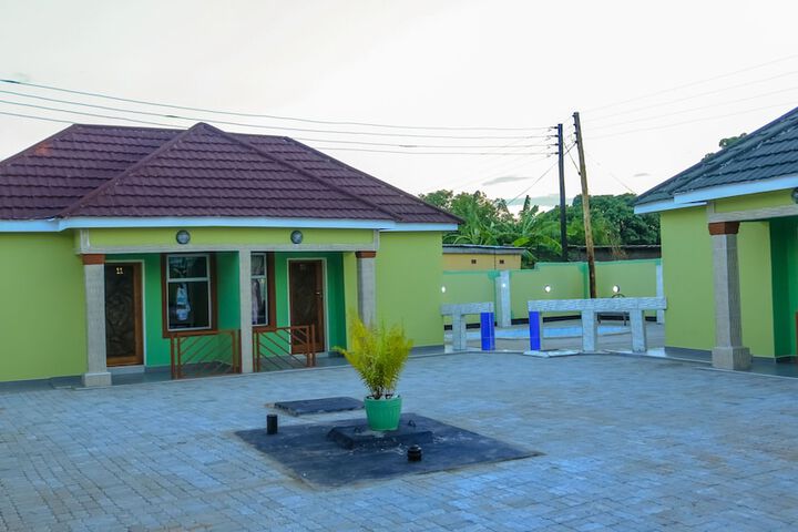 Hotel Exterior 20 of 22