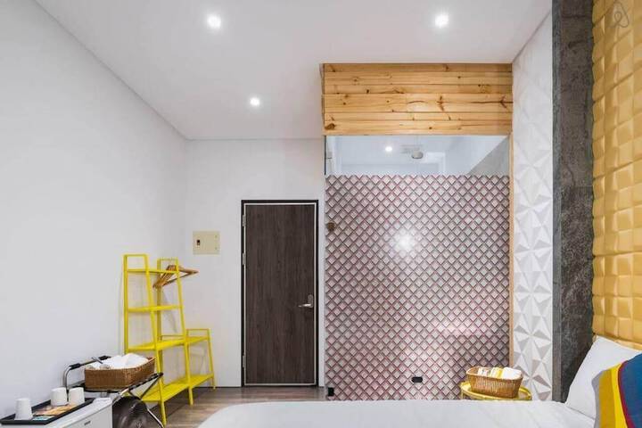 Room 10 of 313