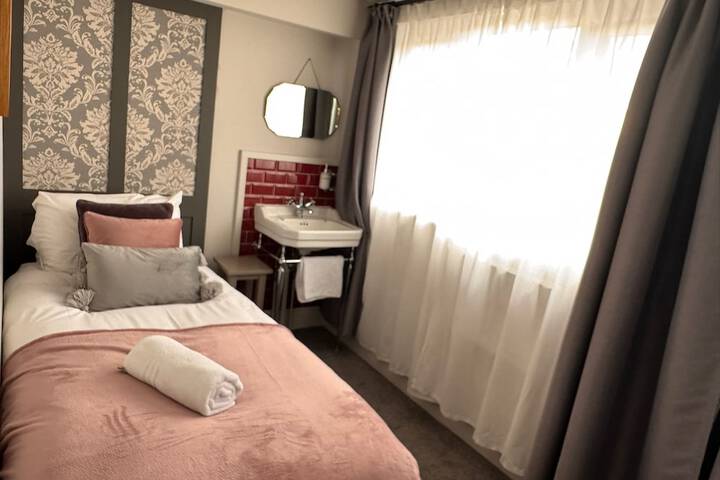 Room 12 of 83