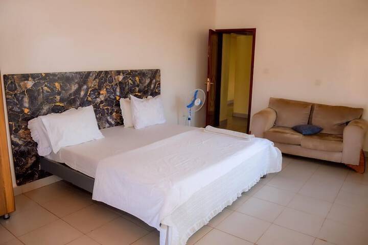 Room 4 of 28