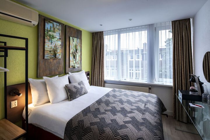 Room 49 of 142