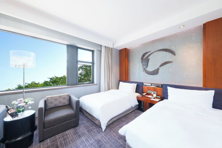 Room 33 of 106