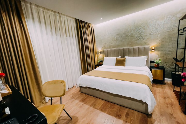 Room 7 of 121
