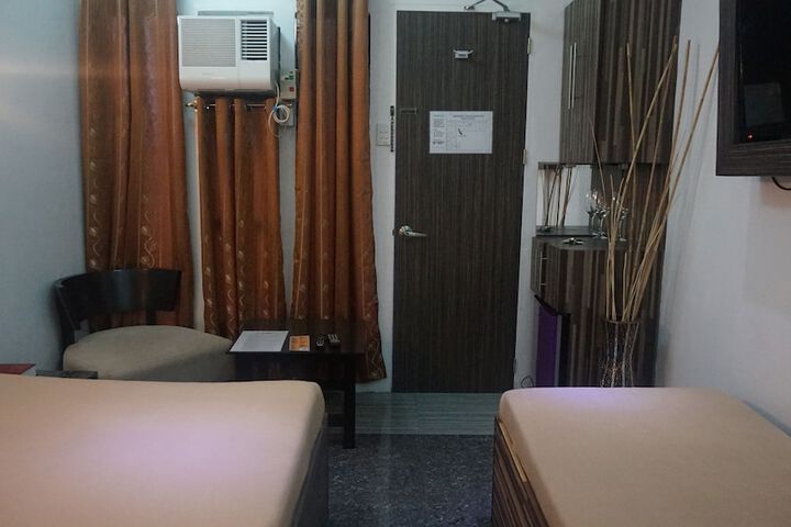 Room 9 of 52