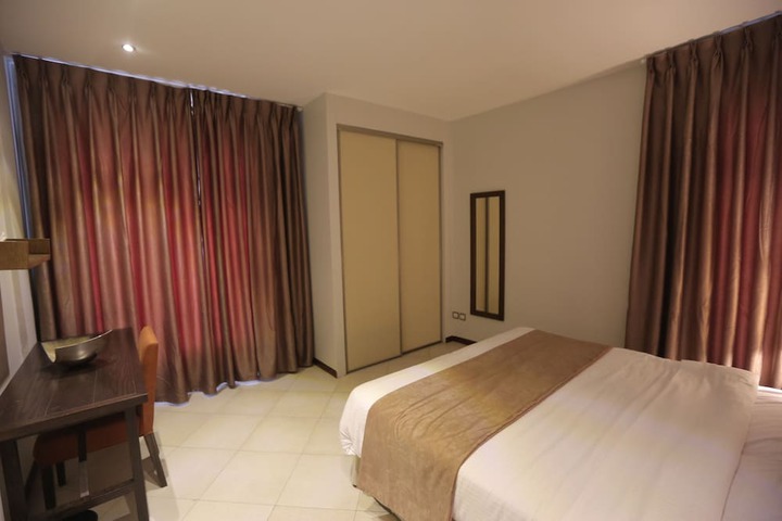 Room 9 of 68