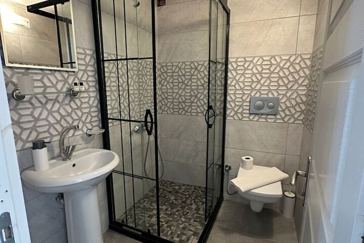 Room 15 of 19