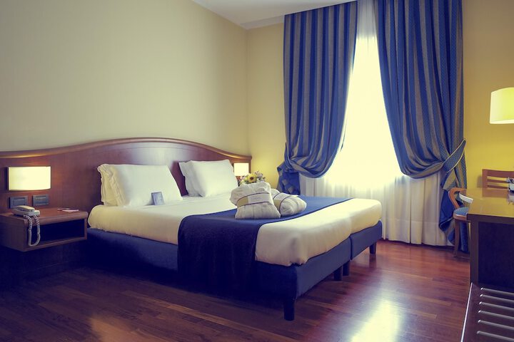 Room 27 of 108