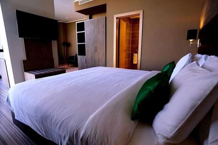 Room 10 of 35