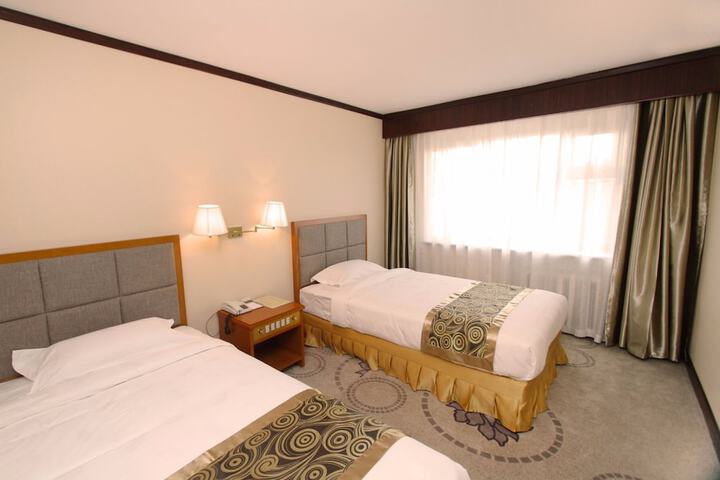 Room 4 of 28