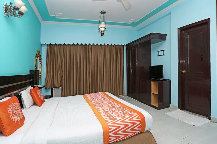 Room 13 of 25
